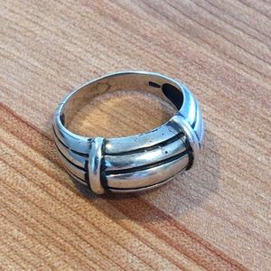 Sterling silver ring (size 6.5)